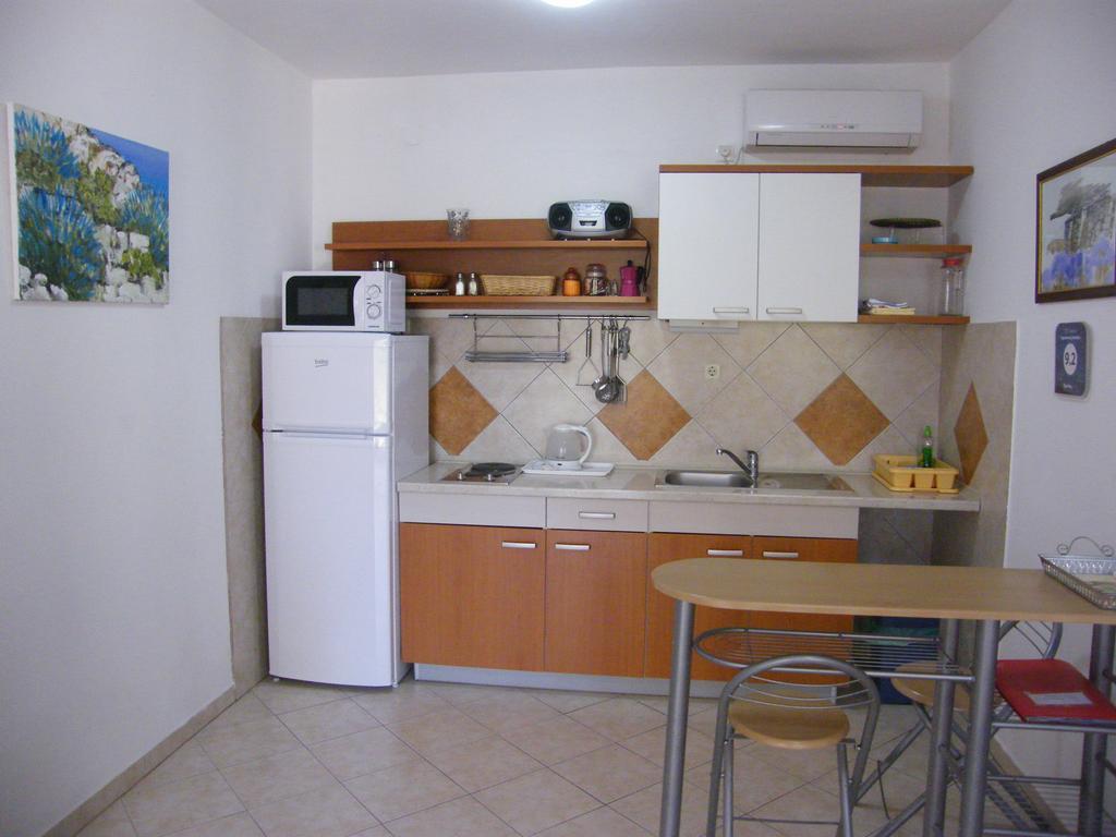 Apartments Maslina Лумбарда Екстер'єр фото